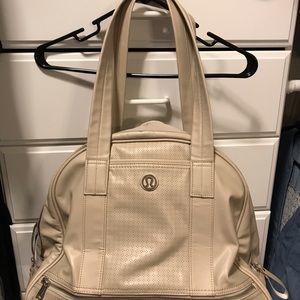 Cashew weekend bag by Lululemon